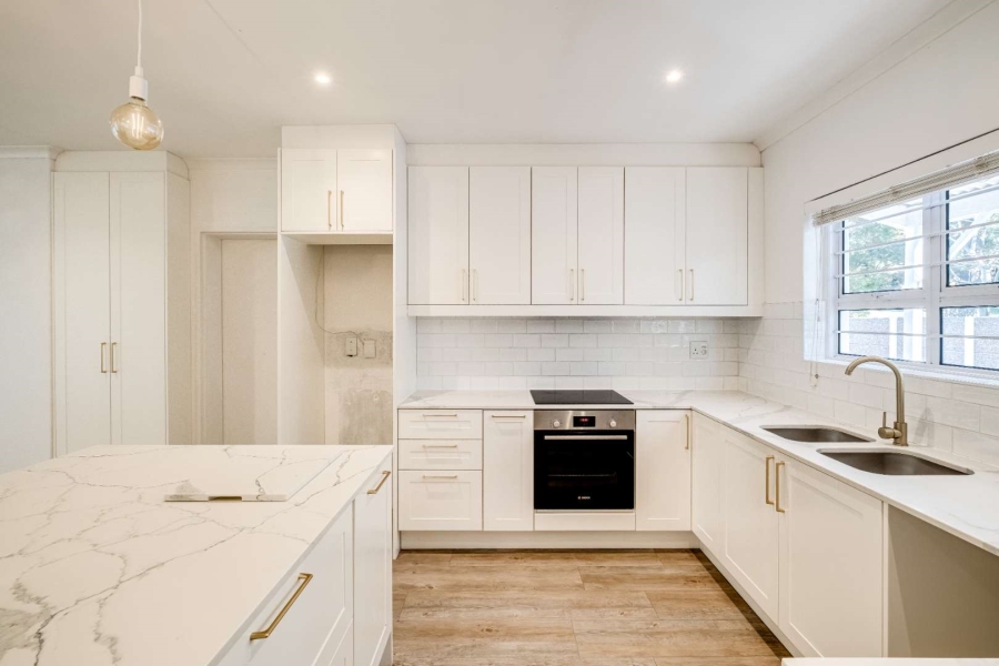 3 Bedroom Property for Sale in Lakeside Western Cape